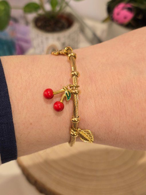 BRACELET