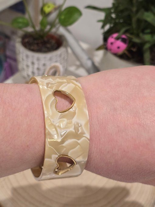 BRACELET