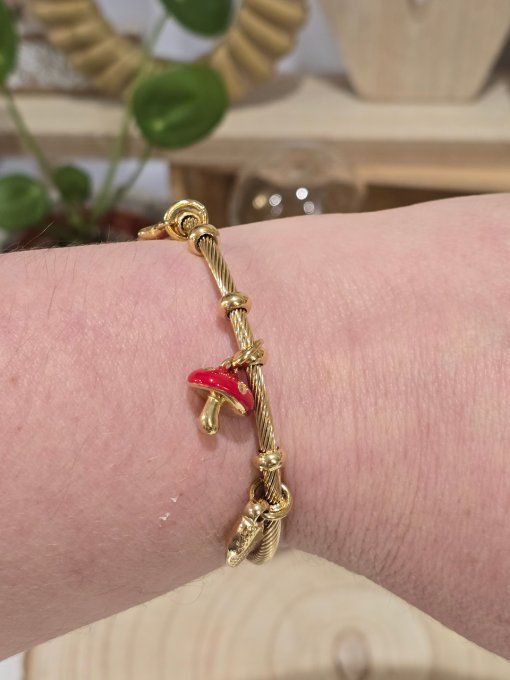 BRACELET