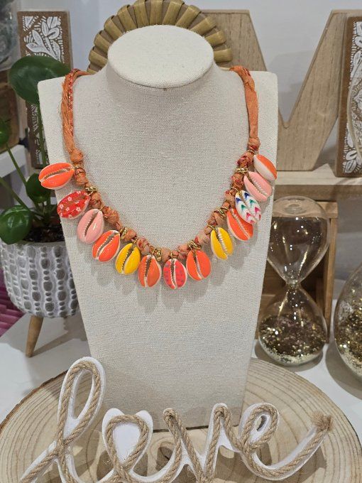 COLLIER
