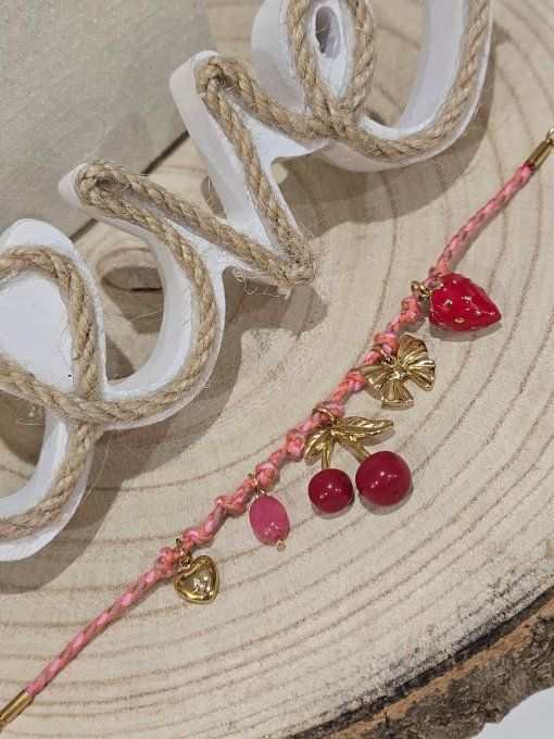 BRACELET