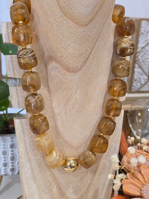 COLLIER