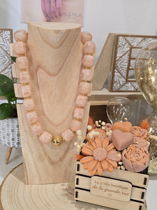 COLLIER