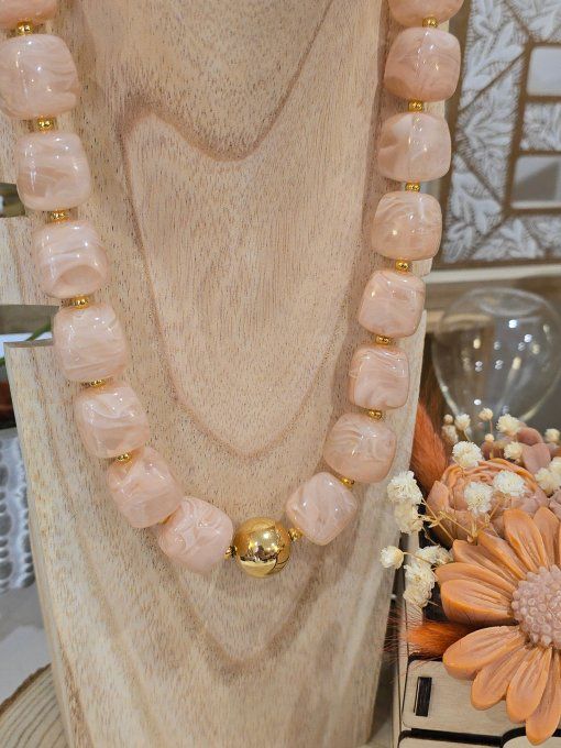 COLLIER