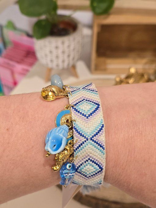 BRACELET