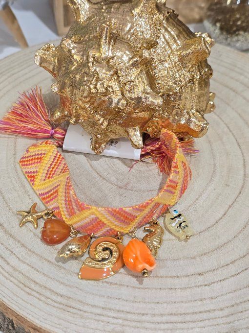 BRACELET