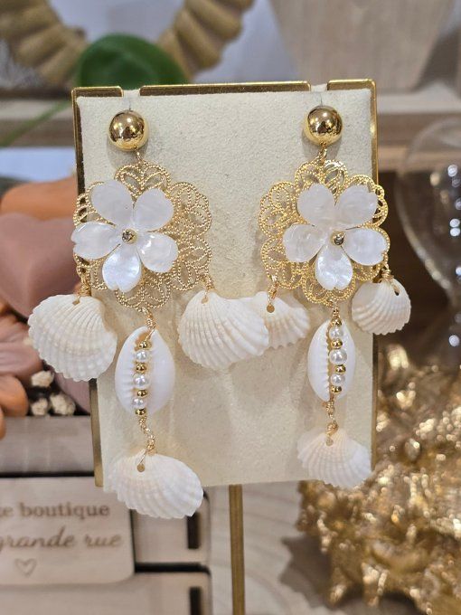 BOUCLES D'OREILLES