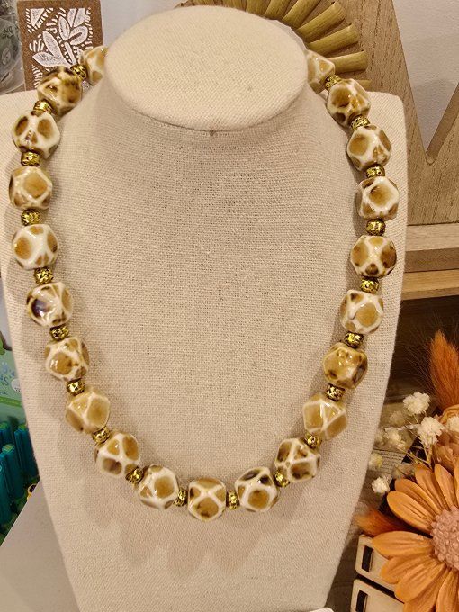 COLLIER