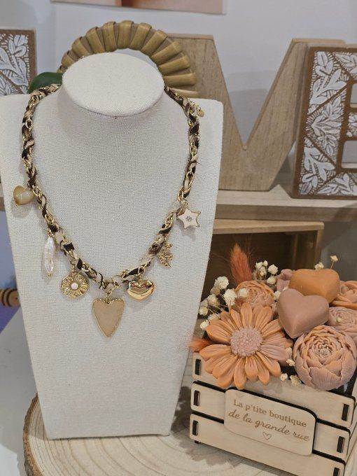 COLLIER