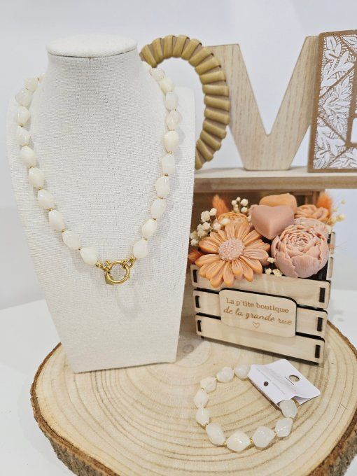 COLLIER