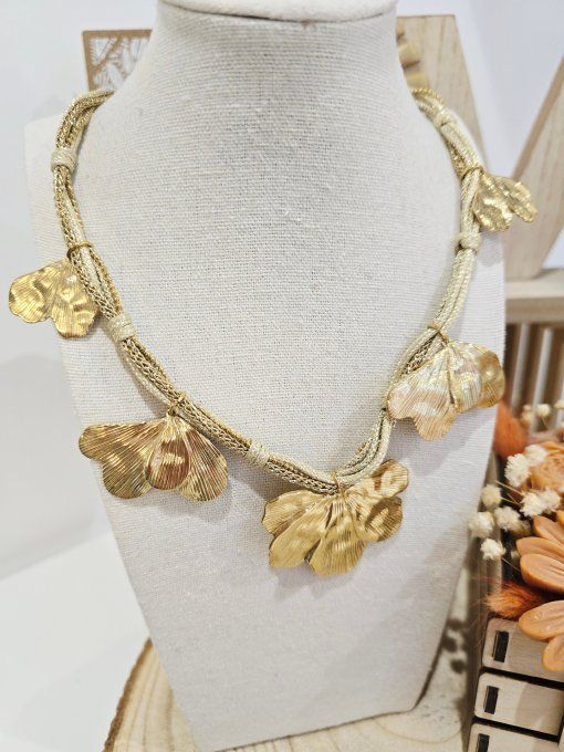 COLLIER