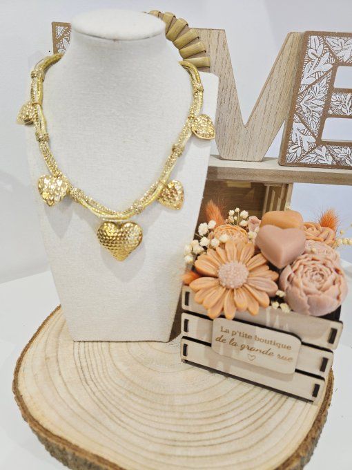COLLIER