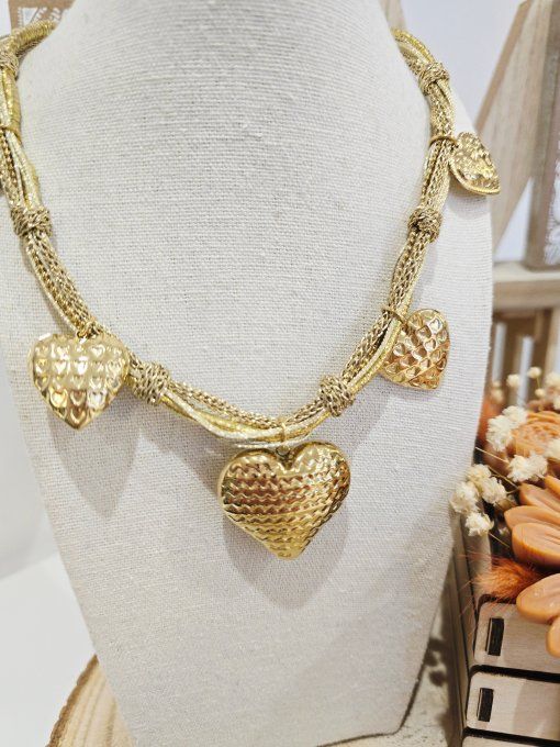 COLLIER