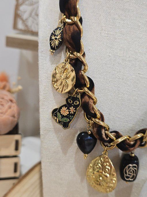 COLLIER