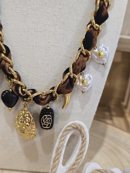 COLLIER