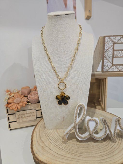 COLLIER