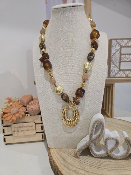 COLLIER