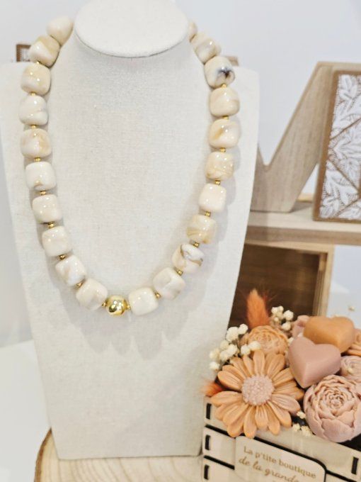 COLLIER