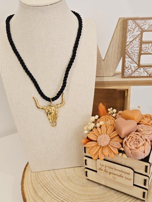 COLLIER