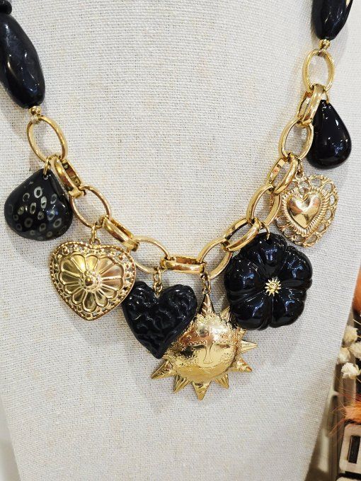 COLLIER