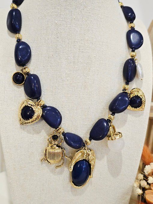 COLLIER