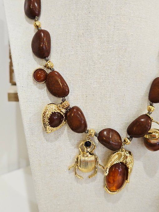 COLLIER