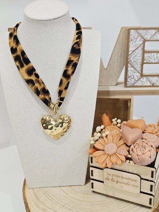 COLLIER