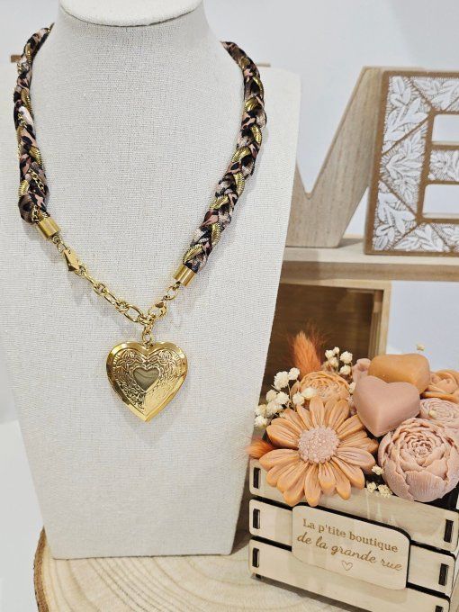 COLLIER