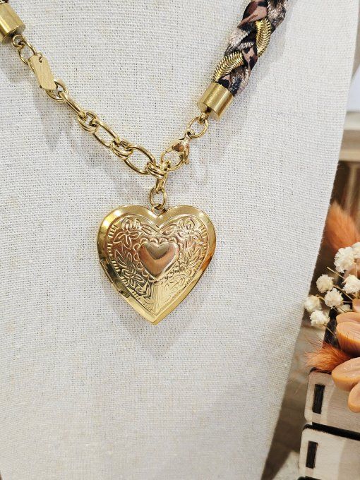 COLLIER
