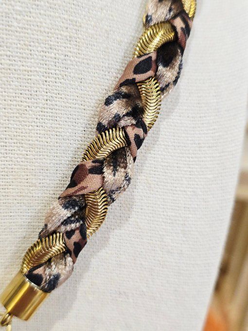 COLLIER