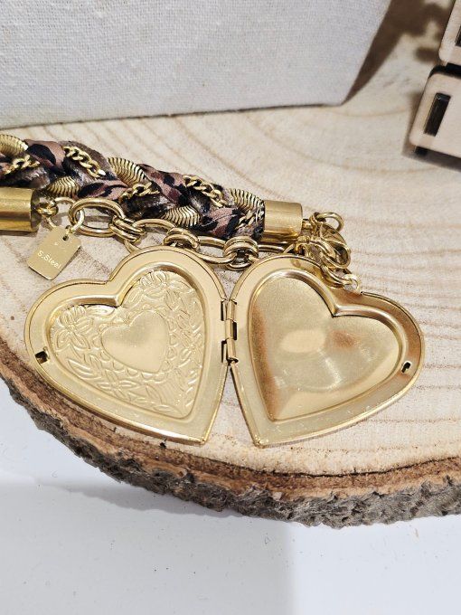 COLLIER