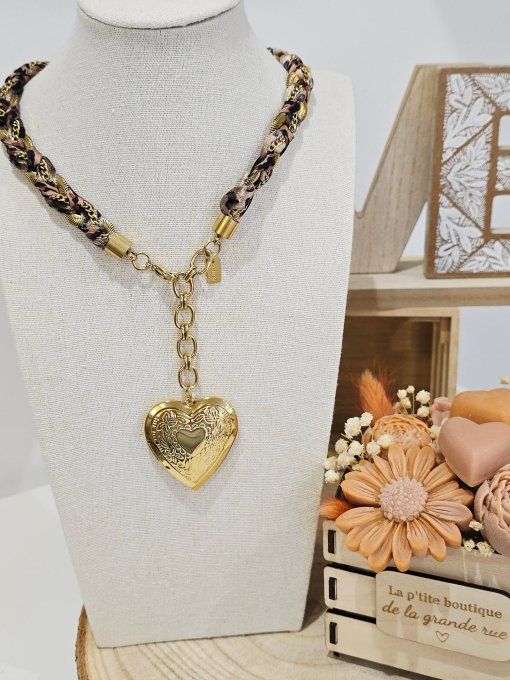 COLLIER