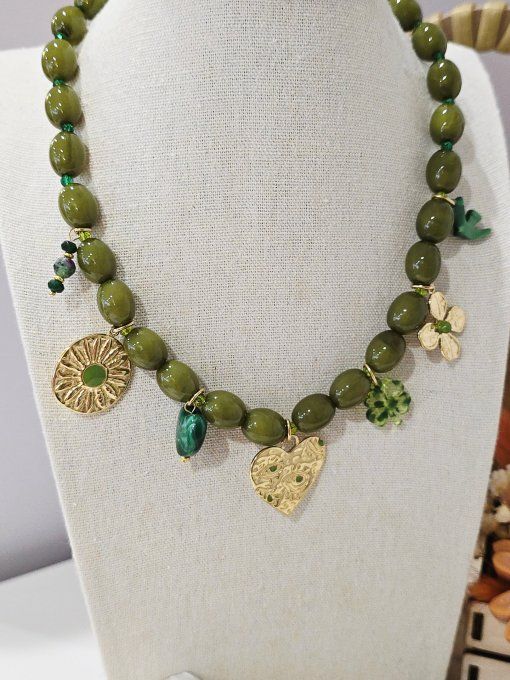 COLLIER