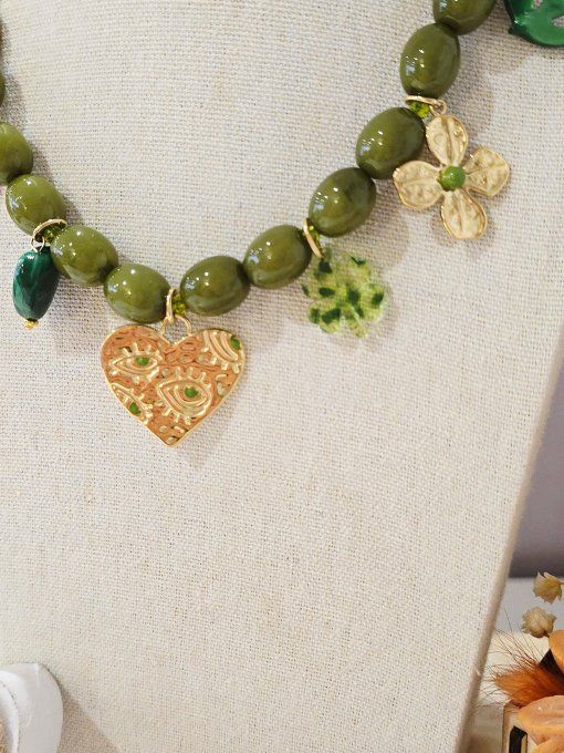 COLLIER