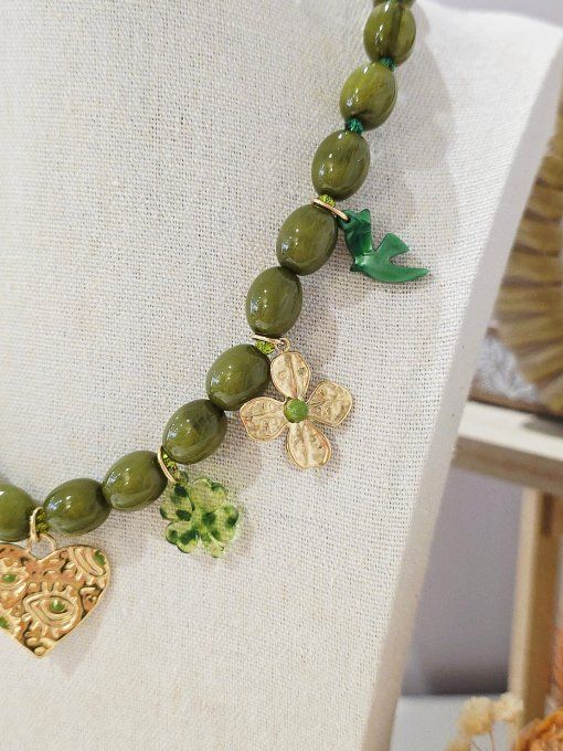 COLLIER