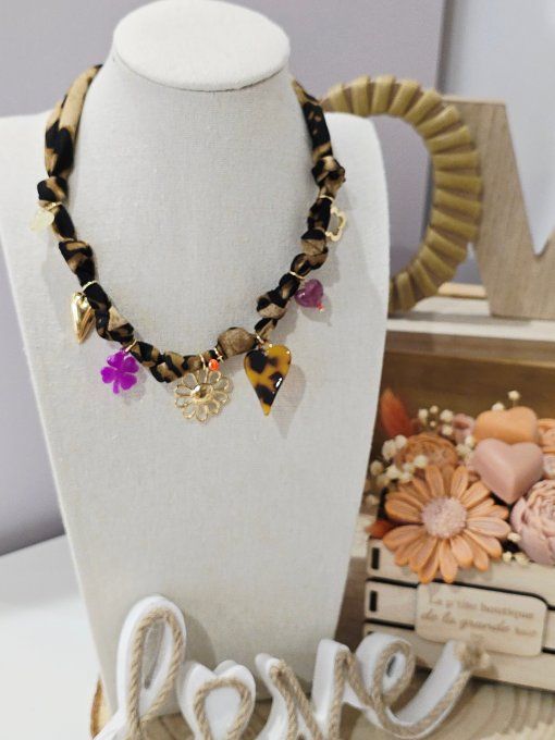 COLLIER