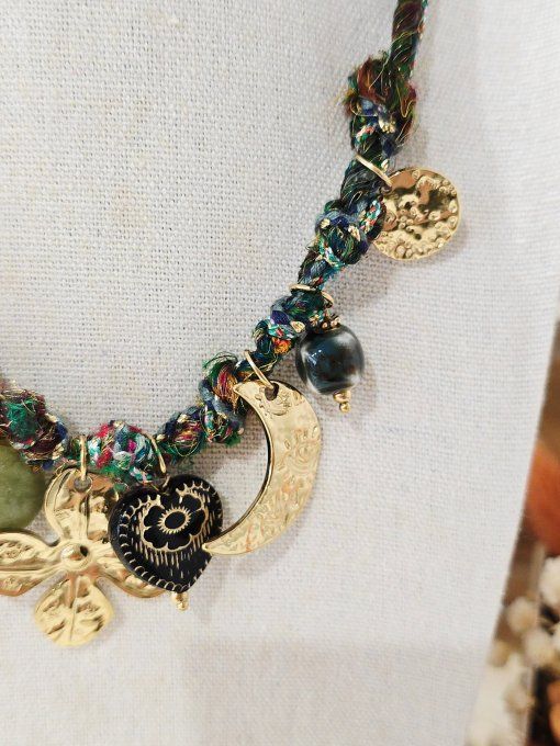 COLLIER