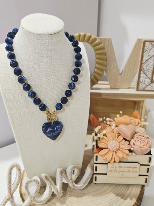 COLLIER