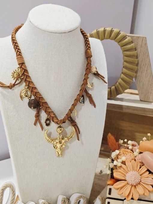 COLLIER