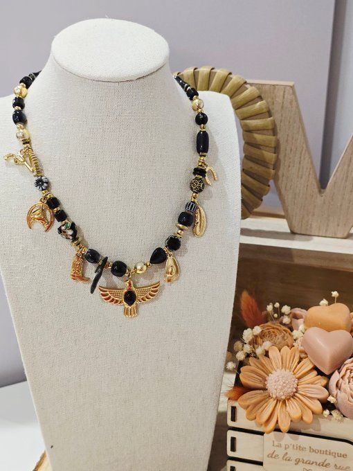 COLLIER