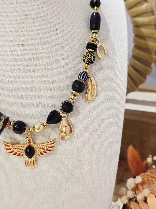 COLLIER