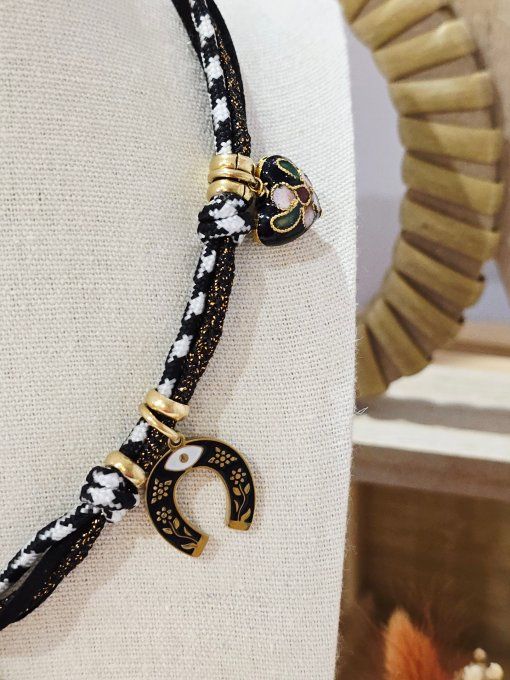 COLLIER