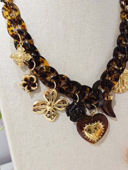 COLLIER