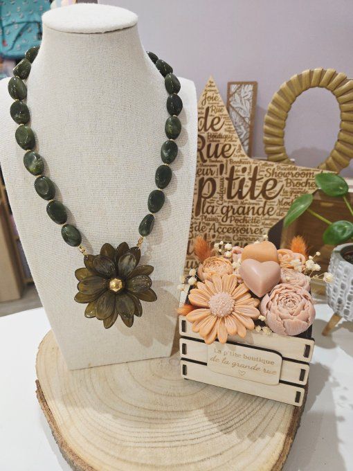 COLLIER