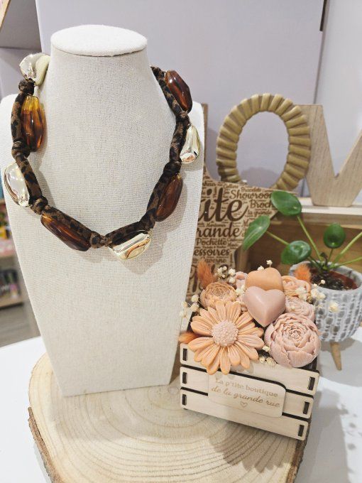 COLLIER