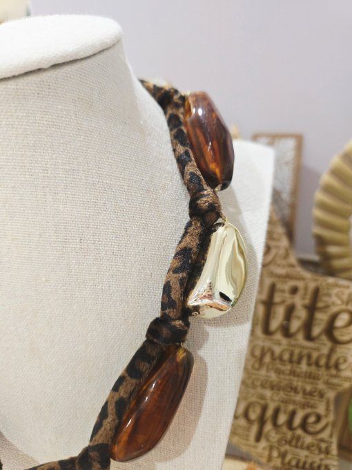 COLLIER
