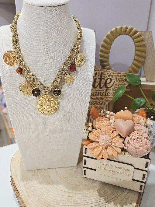 COLLIER