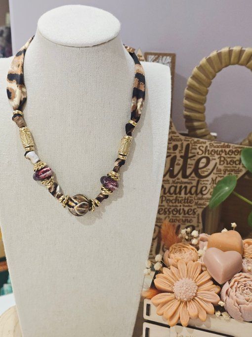 COLLIER