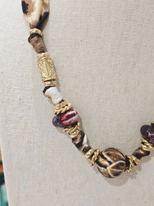 COLLIER