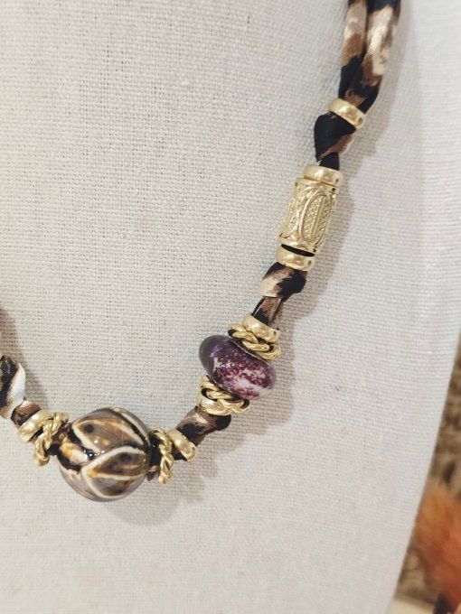 COLLIER